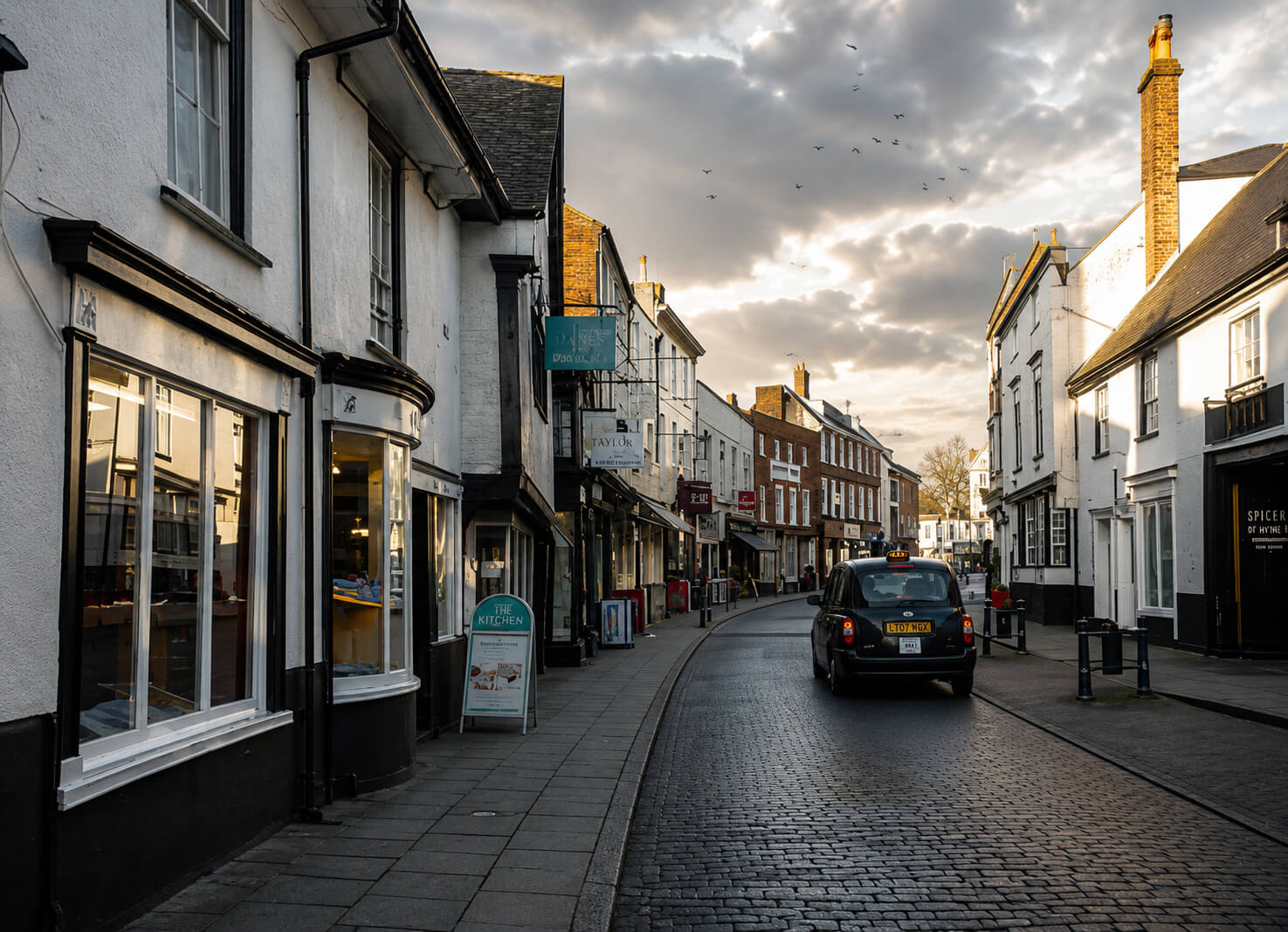Hitchin to Luton Airport Taxi